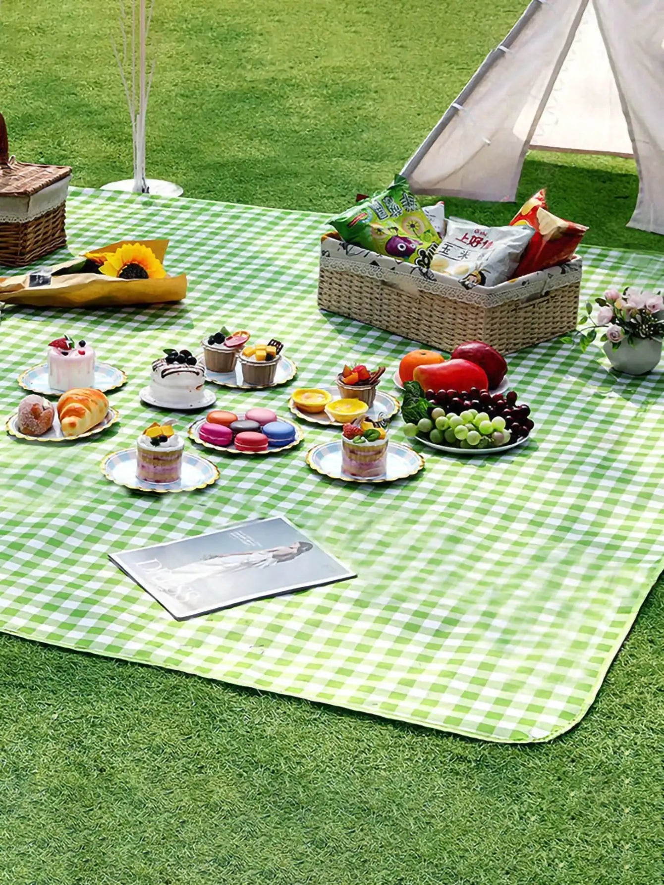 Foldable Picnic Mat – Thickened & Sand-Proof Outdoor Blanket