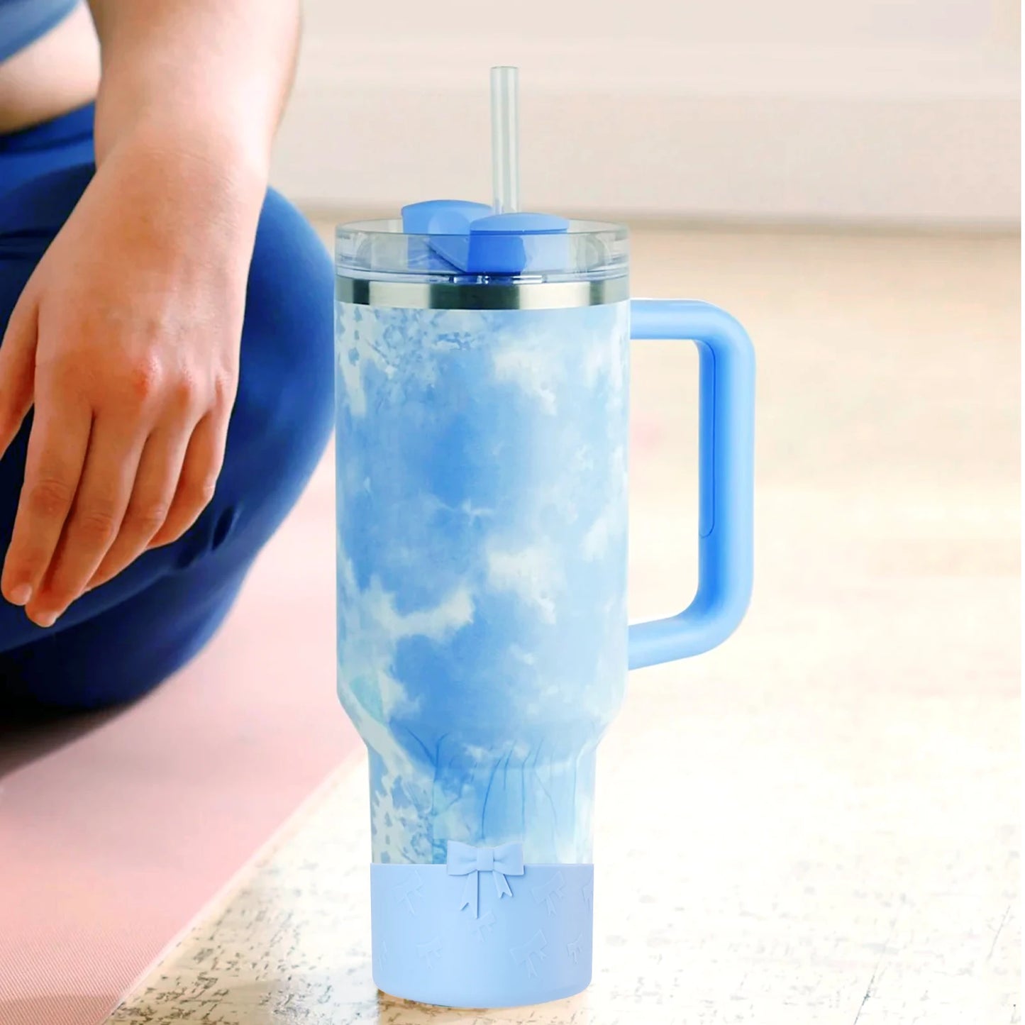 Silicone Cup Cover – Anti-Slip & Heat-Insulating Base with Butterfly Bow, Fits 12–40oz Tumblers