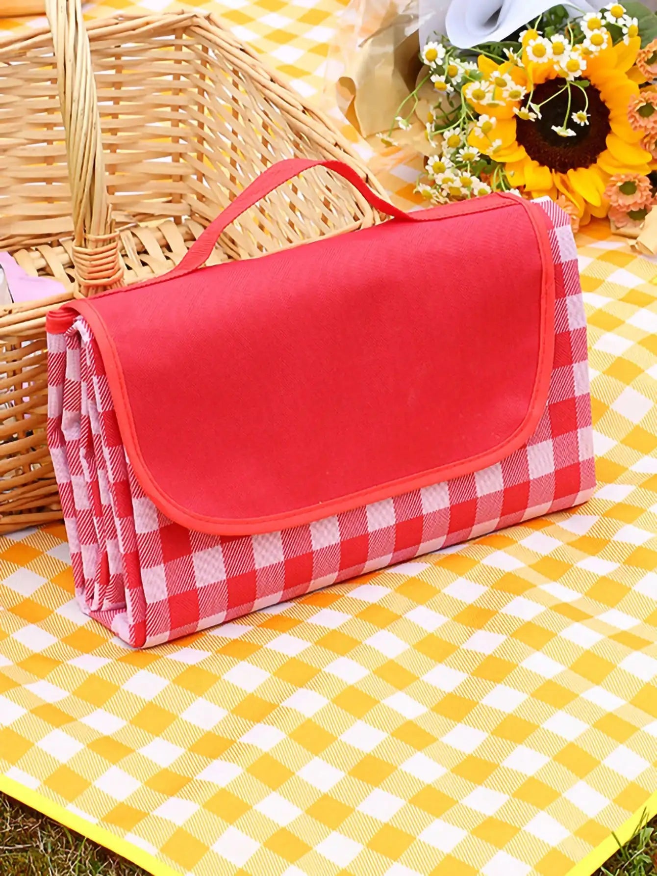 Foldable Picnic Mat – Thickened & Sand-Proof Outdoor Blanket