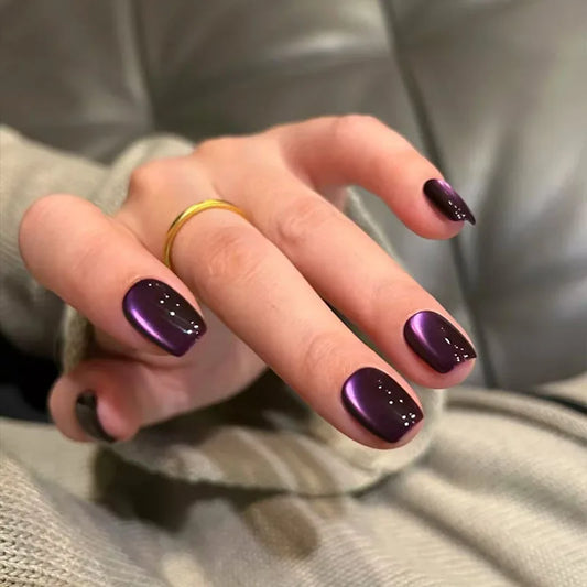 Nude Cat Eye French No. 16 press-on nails