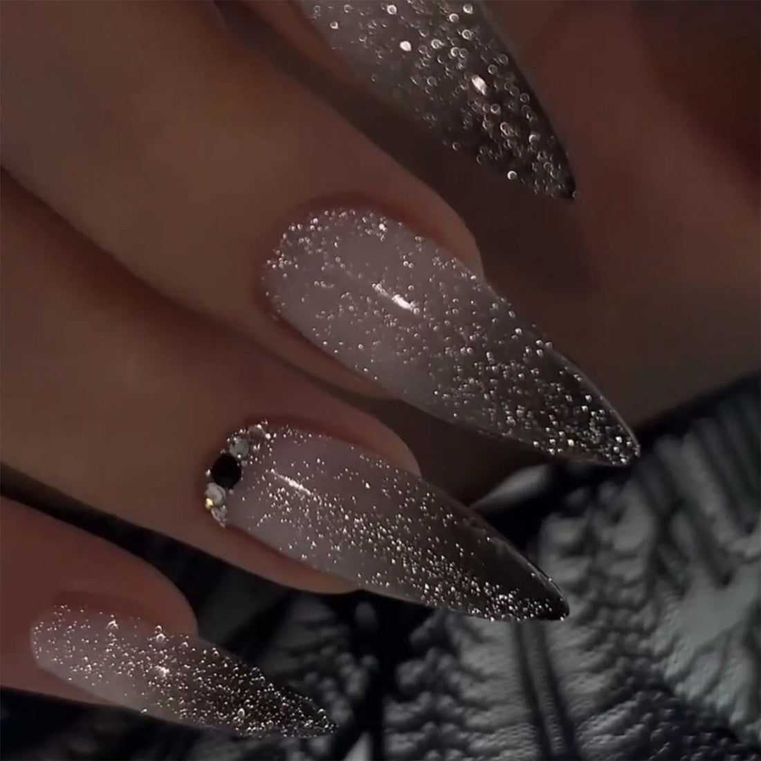 Metallic Cat Eye Almond No. 27 press-on nails