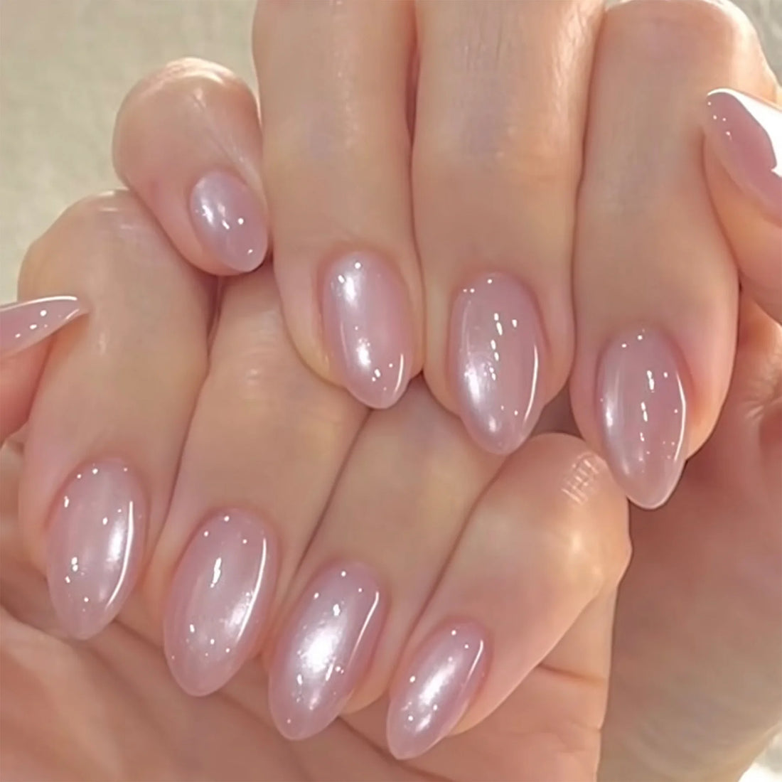 Metallic Cat Eye Almond No. 32 press-on nails