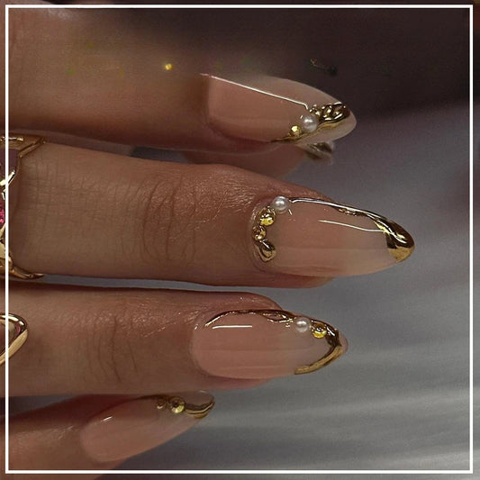 Metallic Cat Eye Almond No. 22 press-on nails