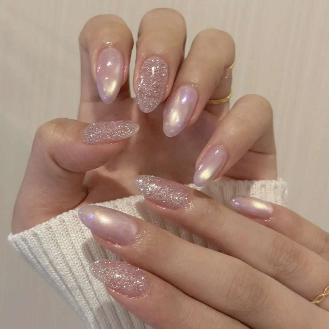 Metallic Cat Eye Almond No. 35 press-on nails