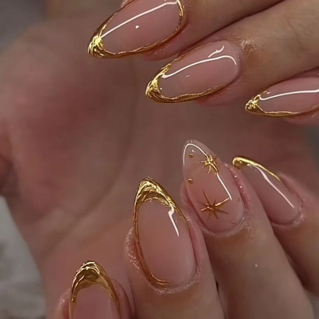 Metallic Cat Eye Almond No. 18 press-on nails