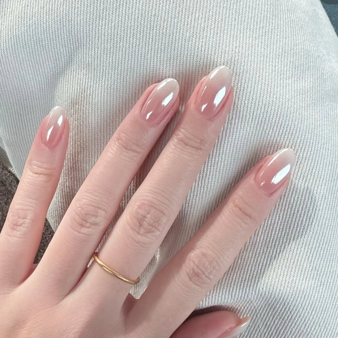 Metallic Cat Eye Almond No. 30 press-on nails