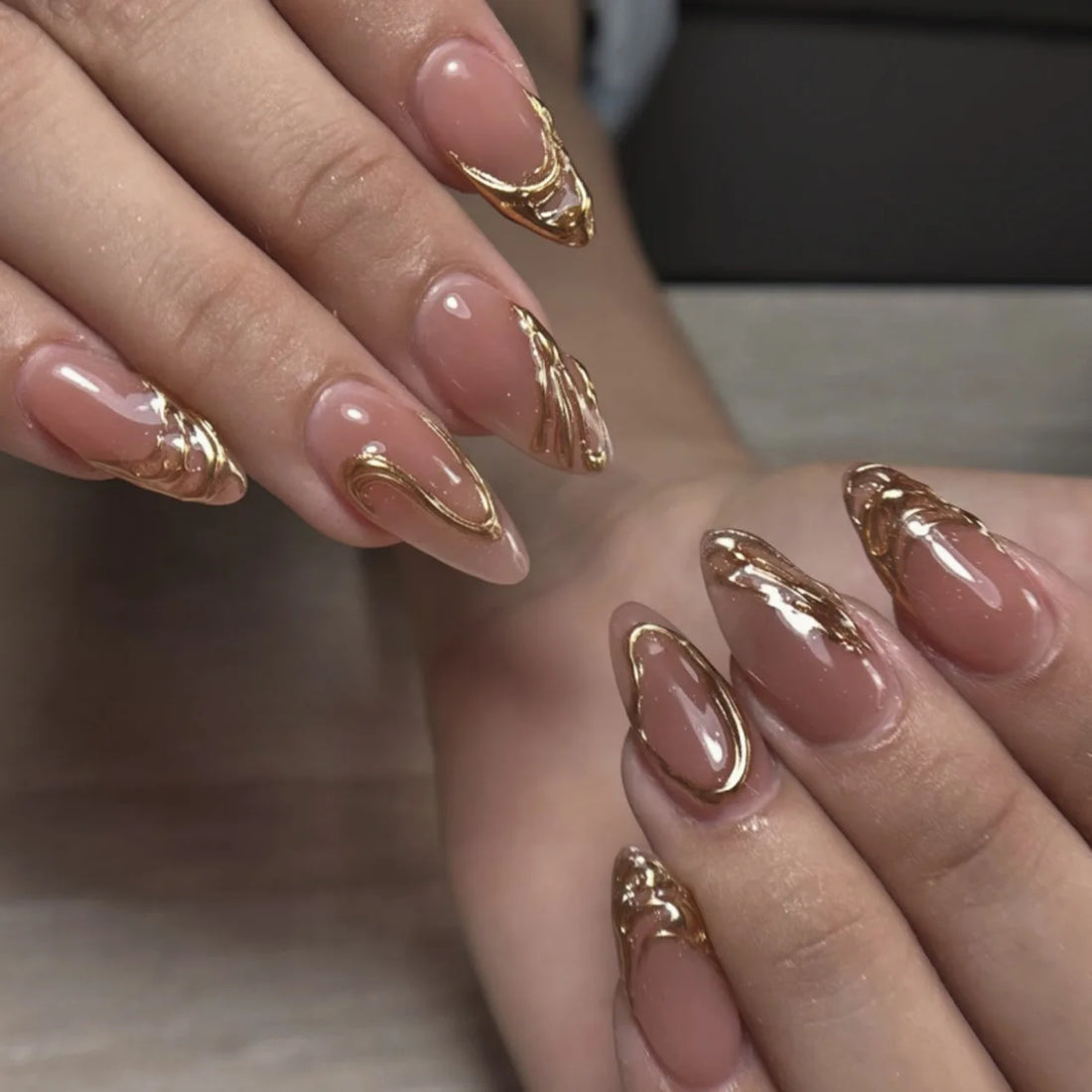 Metallic Cat Eye Almond No. 26 press-on nails