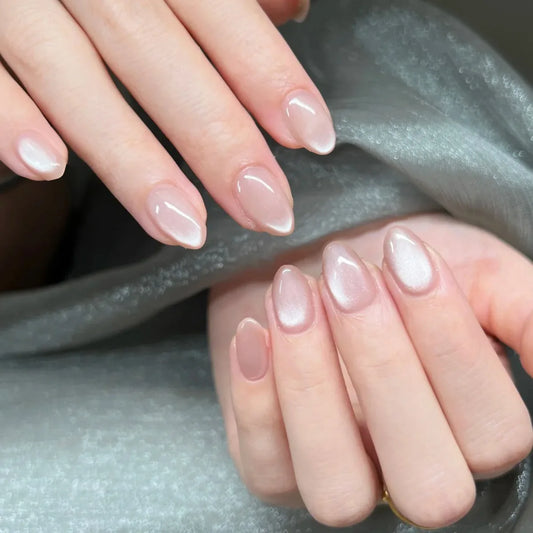 Metallic Cat Eye Almond No. 08 press-on nails