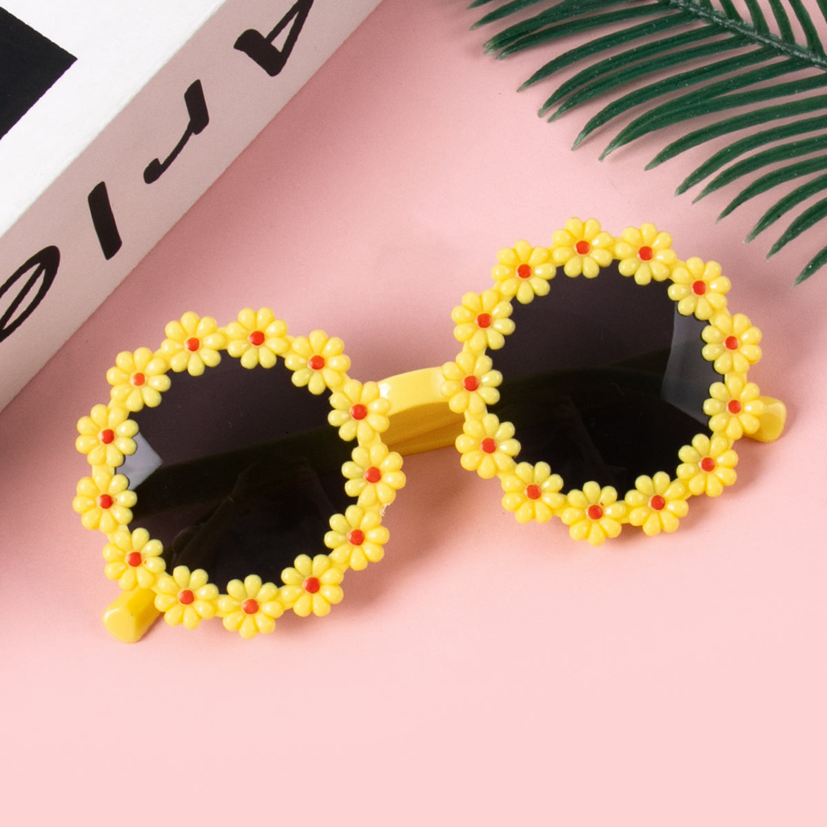 Ceeprints 5PCS Daisy Flower Sunglasses – Fun Party Photo Props