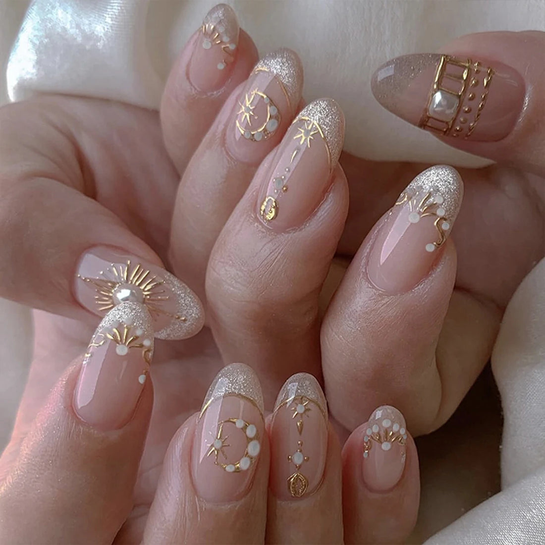 Metallic Cat Eye Almond No. 28 press-on nails