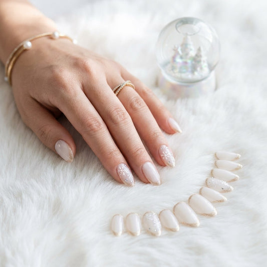 Snow Globe French press-on nails